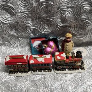 Mervyn’s Village Square Christmas Train 1997 plus bonus snowman & heart ornament
